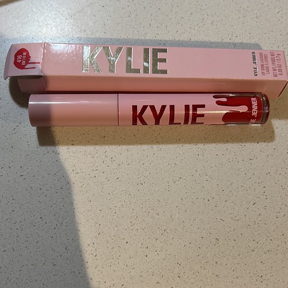 Kylie liquid lipstick - Picture 3 of 3